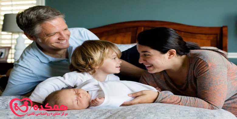 علائم PTSD دوران کودکی چیست و چگونه می توانم برای فرزندم کمک بگیرم؟